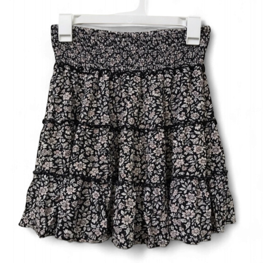 American Eagle Outfitters Black and White Bubble Mini Skirt